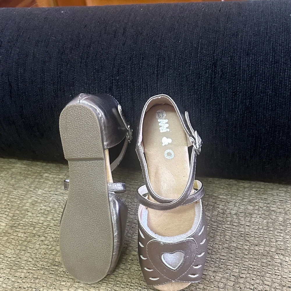 Mi & Co. Girls Metallic Silver Heart Cut-Out Dress Shoes size 13
